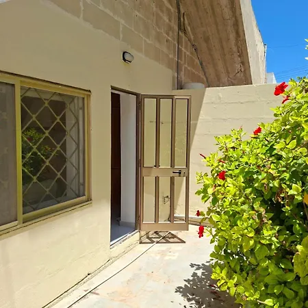 Spacious Bugibba Seafront Free Parking Free Wifi Apartment