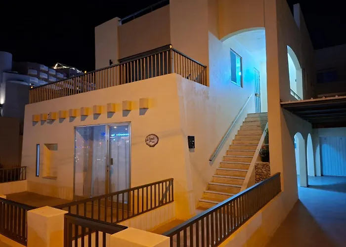 Spacious Bugibba Seafront Free Parking Free Wifi Lejlighed