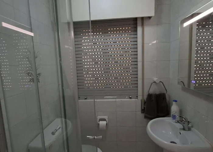 Spacious Bugibba Seafront Free Parking Free Wifi Lejlighed *