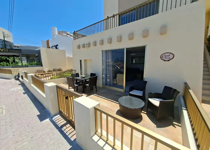 Spacious Bugibba Seafront Free Parking Free Wifi Lejlighed