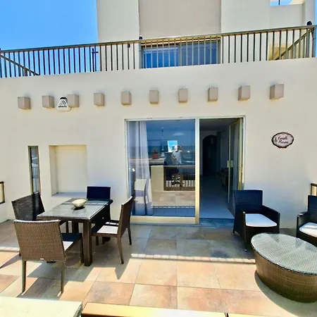 Spacious Bugibba Seafront Free Parking Free Wifi セント・ポールズ・ベイ