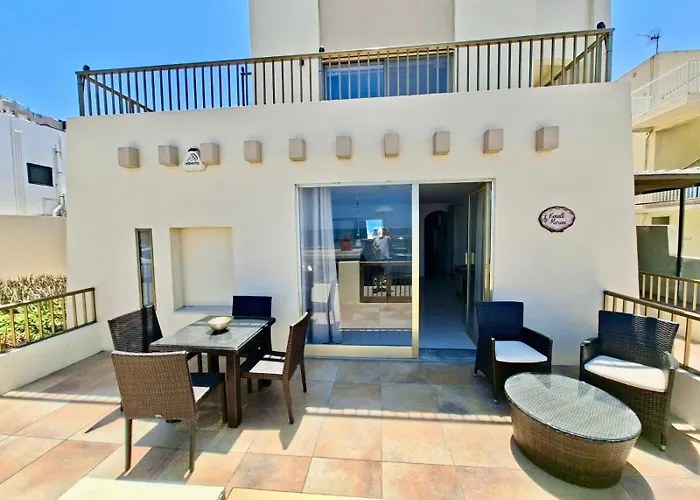 Spacious Bugibba Seafront Free Parking Free Wifi セント・ポールズ・ベイ